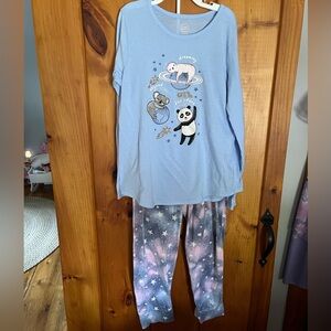 Girls long sleeve T-shirt and fleece bottoms 2 piece pajamas.